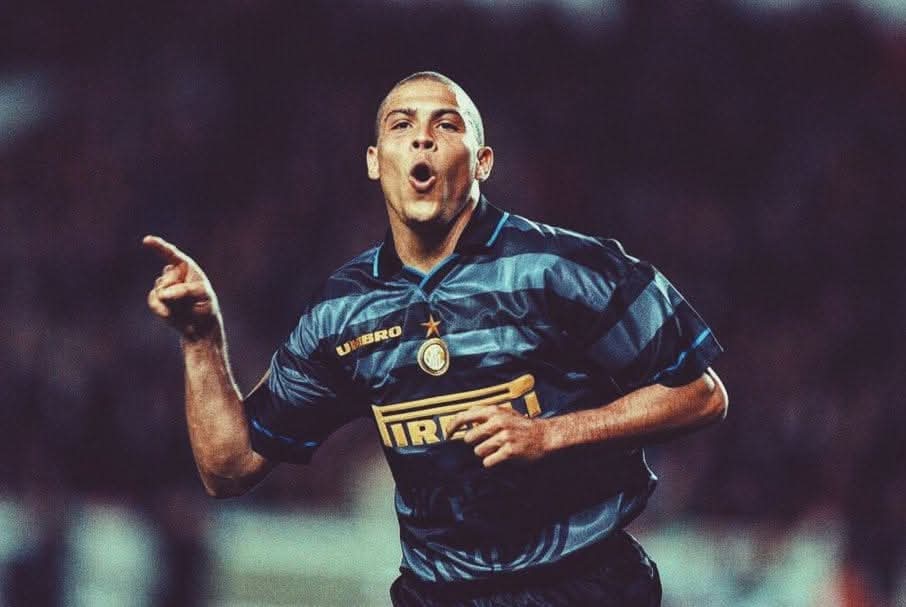 Ronaldo Nazario saat membela Inter Milan dengan julukan Il Fenomeno yang melekat padanya. (Foto: Istimewa)