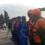 Tim SAR gabungan bersiap melakukan pencarian tiga orang yang terseret arus di Pantai Mengening, Badung, Kamis (28/8/2025). (Foto: Istimewa)