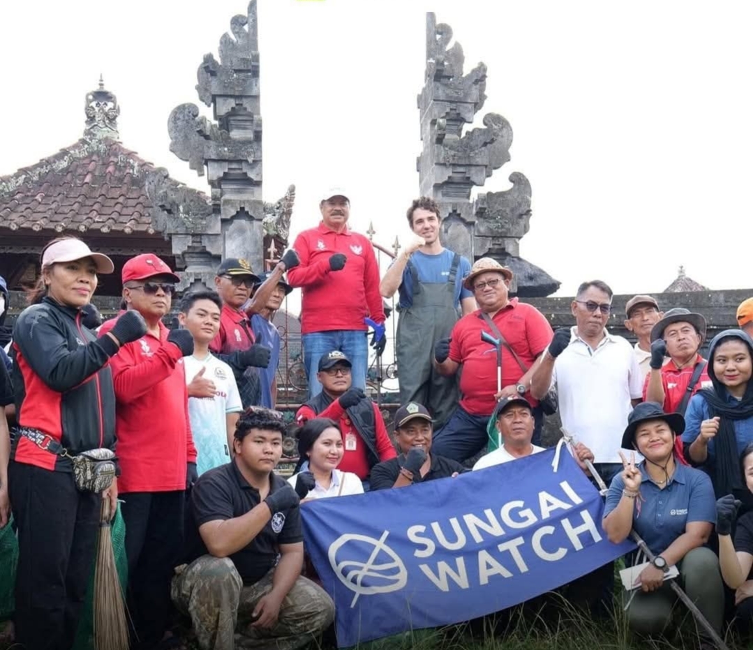 Bupati Tabanan, Dr. I Komang Gede Sanjaya, S.E., M.M. memimpin upacara Detik-Detik Proklamasi HUT ke-80 RI di Lapangan Alit Saputra, Tabanan, Minggu (17/8/2025). Upacara berlangsung khidmat dengan pengibaran Bendera Merah Putih oleh Paskibraka Kabupaten Tabanan. (Foto: Istimewa)