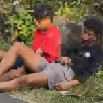 “Dua remaja korban tabrak lari di Desa Subuk, Busungbiu, Buleleng, tergeletak di pinggir jalan sebelum mendapat pertolongan warga. (Foto: Istimewa)”