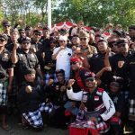 Ribuan pecalang dari seluruh kabupaten/kota di Bali memadati Lapangan Niti Mandala Renon, Denpasar, dalam acara Gelar Agung Pecalang Bali yang dihadiri Gubernur Wayan Koster dan jajaran Forkopimda. (Foto: Istimewa)