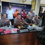 Kapolres Tabanan AKBP I Putu Bayu Pati saat memberikan keterangan pers terkait kasus penusukan akibat hubungan gelap di Kecamatan Selemadeg, Tabanan.