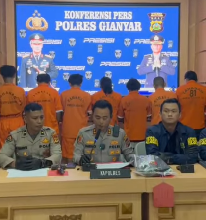 Kapolres Gianyar AKBP Chandra C. Kesuma saat memberikan keterangan pers terkait pengungkapan kasus pembunuhan mandor proyek irigasi di Tampaksiring, Gianyar. (Foto: Istimewa)