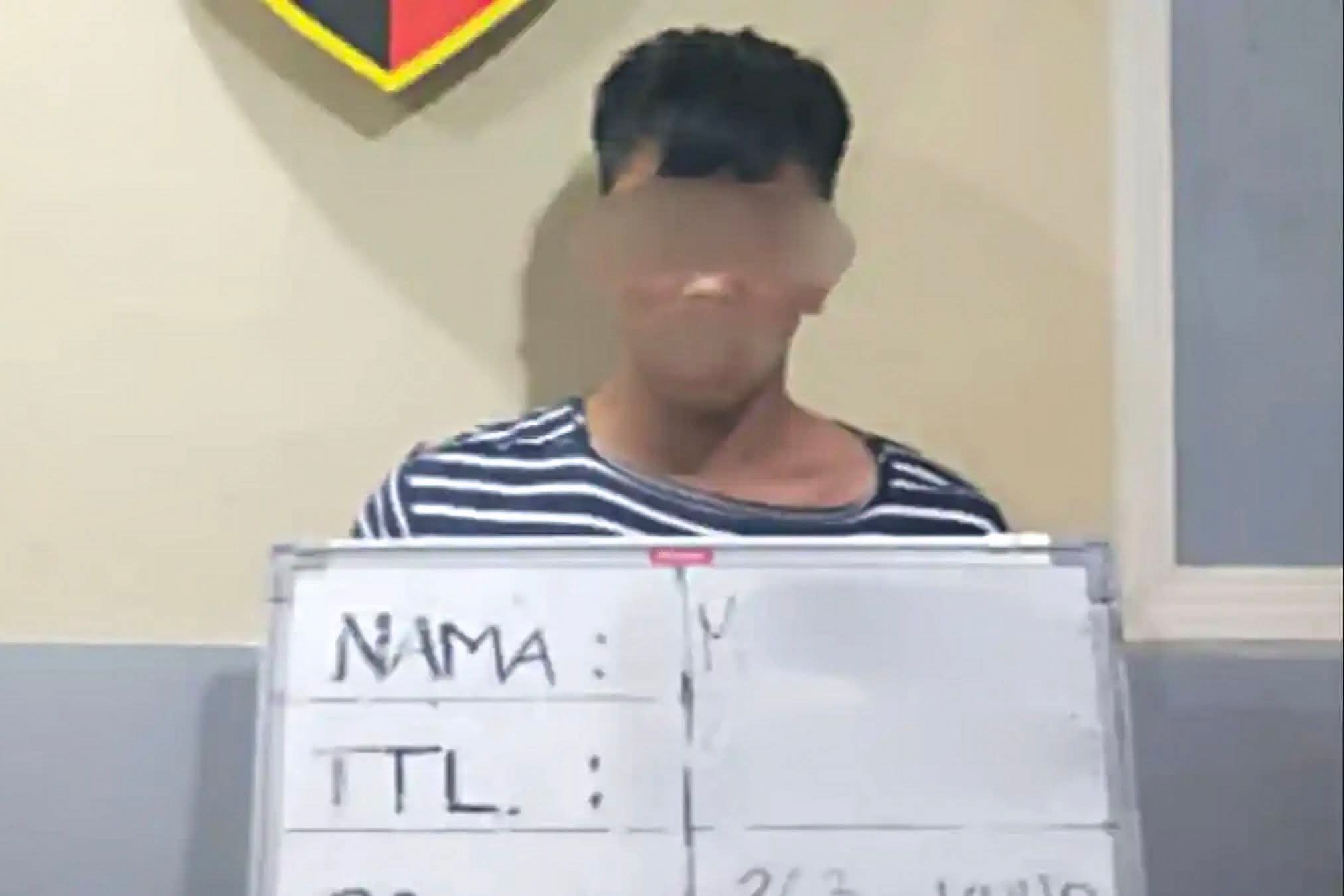 Terduga pelaku pencurian sepeda motor Yamaha Nmax saat diamankan petugas Polsek Denpasar Timur usai ditangkap di kawasan Gilimanuk, Jembrana. (Foto: Istimewa)