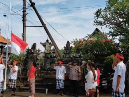 Apel serentak Peringatan Hari Desa Nasional (Hardesnas) 2026 di Kecamatan Selemadeg, Tabanan, diikuti Perbekel, Bhabinkamtibmas, Babinsa, perangkat desa, serta unsur masyarakat dengan khidmat di halaman kantor desa masing-masing. (Foto: Istimewa)