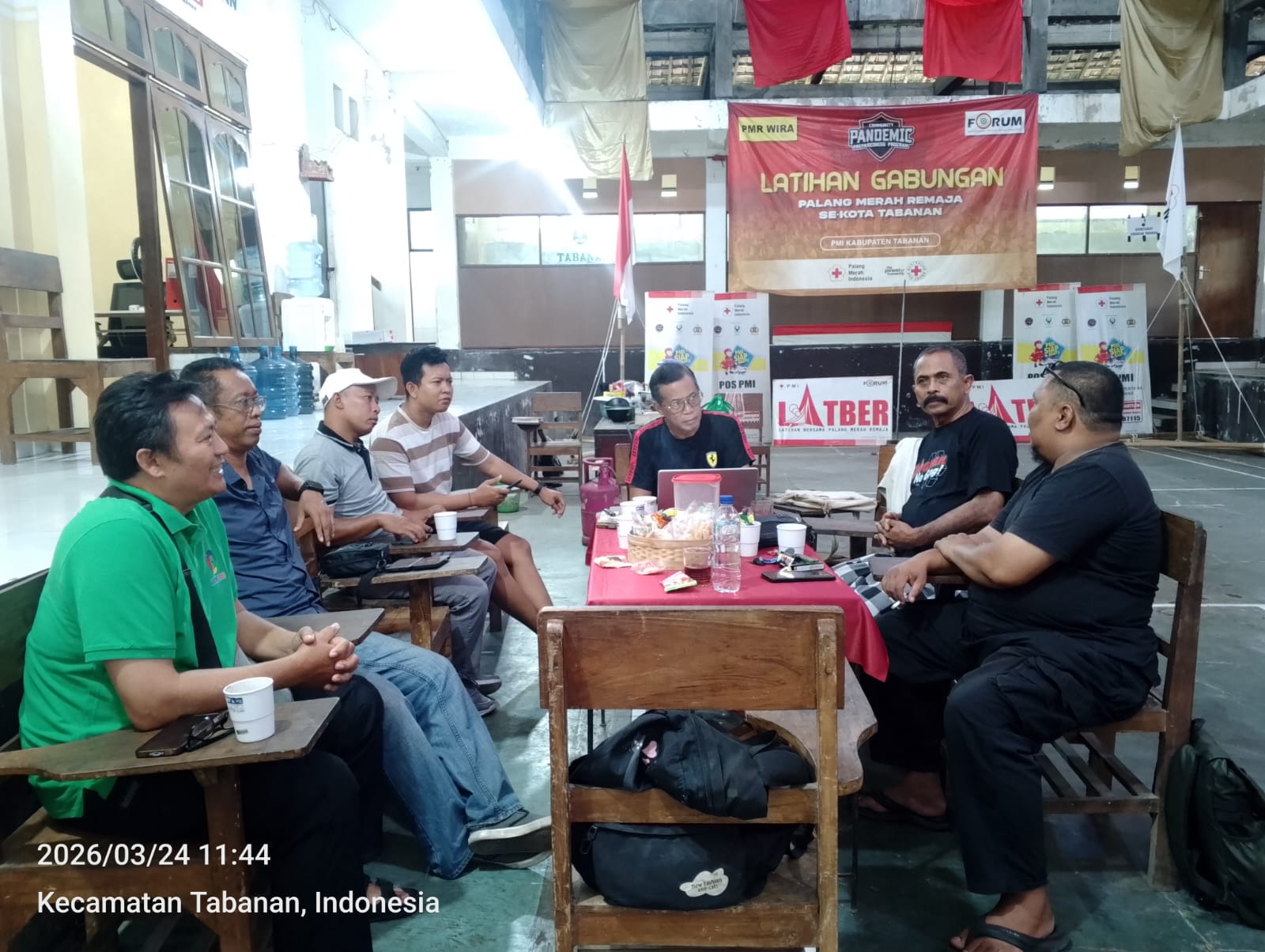 Sejumlah perwakilan insan pers dan pengurus organisasi media di Kabupaten Tabanan menggelar pertemuan membahas isu pemberitaan serta pentingnya menjaga etika dan keberimbangan informasi di Tabanan, Selasa (24/3/2026). (Foto: Istimewa)