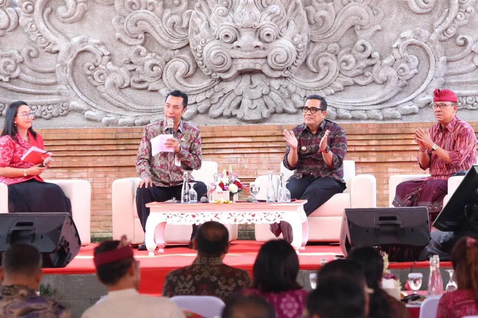 Bupati Tabanan I Komang Gede Sanjaya saat membuka Musrenbang RKPD Semesta Berencana Kabupaten Tabanan Tahun 2027 di Graha Yadnya Sanjayaning Singasana Adat Kota Tabanan, Selasa (31/3), yang membahas arah pembangunan daerah melalui hilirisasi dan penguatan ekosistem produk unggulan. (Foto: Istimewa)