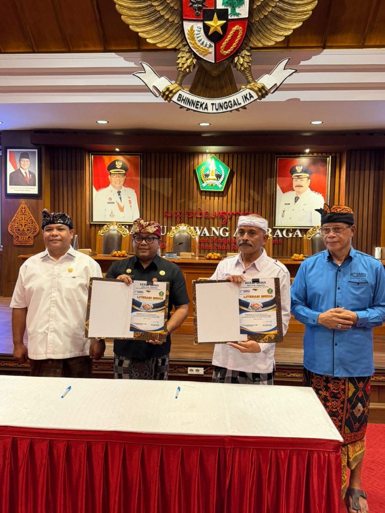 Penandatanganan perjanjian kerja sama (PKS) antara Serikat Media Siber Indonesia Kabupaten Tabanan (SMSI) dengan sejumlah lembaga mitra strategis sekaligus peluncuran Program Literasi Jurnalistik bagi ASN di Ruang Rapat Jayaning Singasana, Kantor Bupati Tabanan, Kamis (9/4/2026). (Foto: Istimewa)